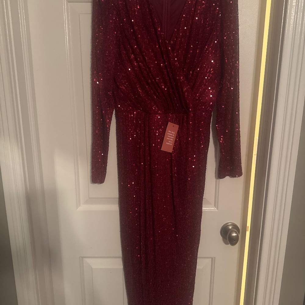 Never worn, burgundy sequin dress! Absolutely stunning.